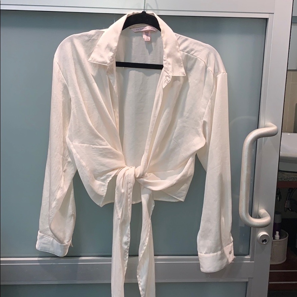 VS Cream Wrap Blouse